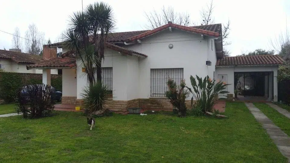 Casa en venta - 3 Dormitorios 2 Baños - Moreno 1