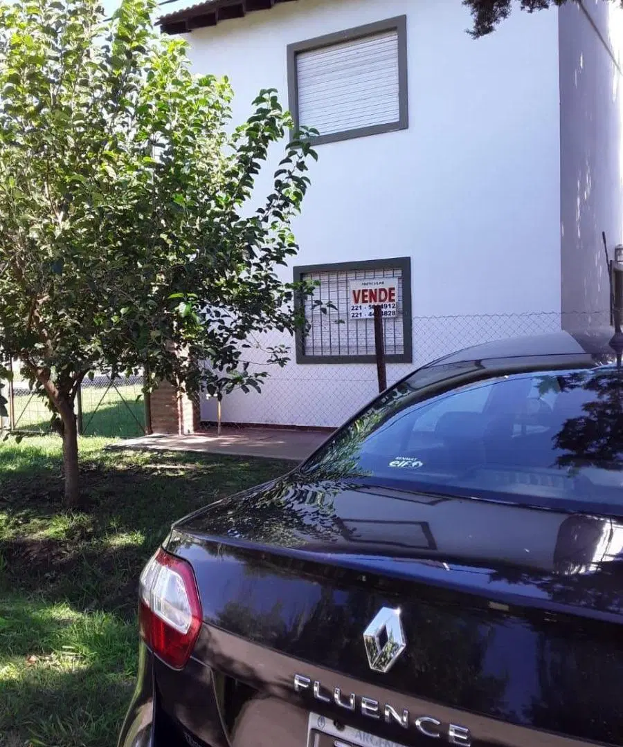 Casa en venta - 3 Dormitorios 2 Baños - 145Mts2 - Lisandro Olmos, La Plata 3