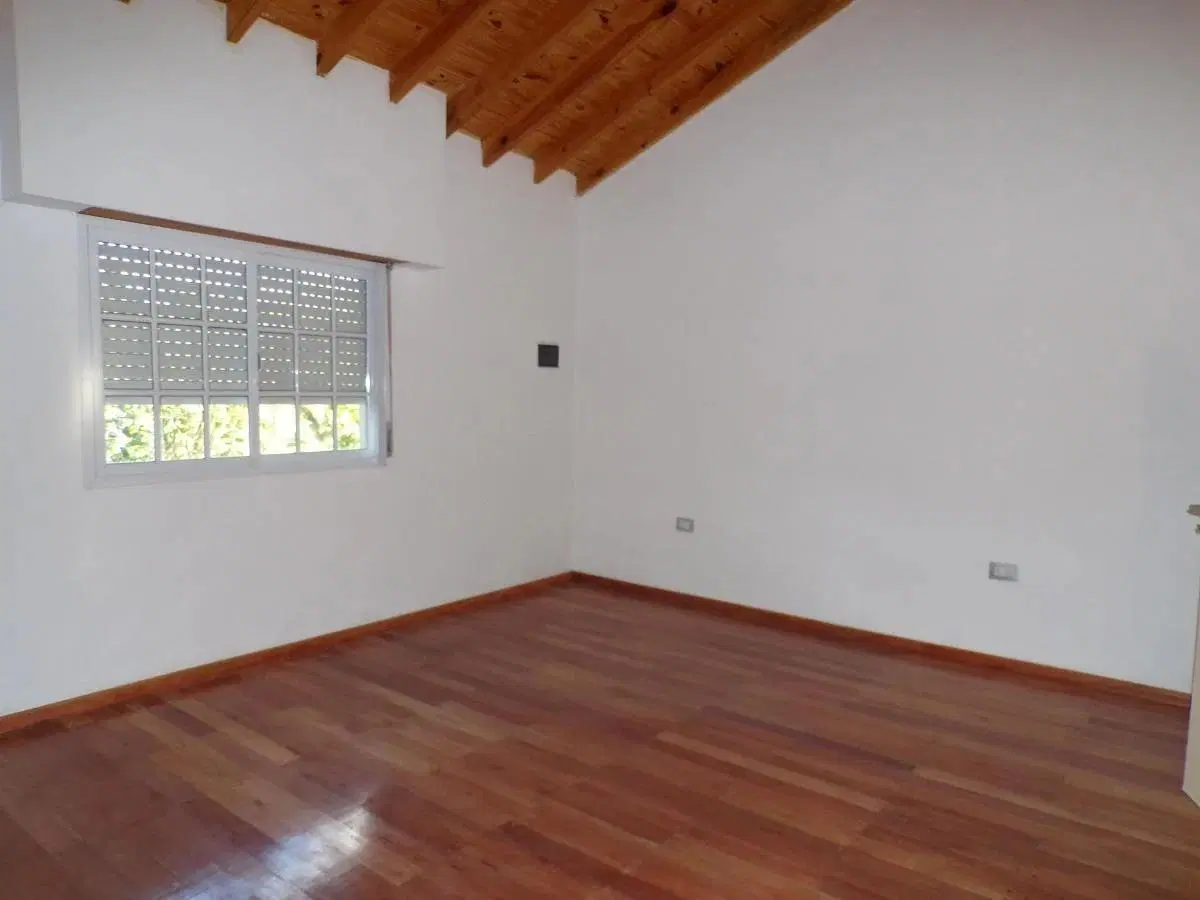 Casa en venta - 3 Dormitorios 2 Baños - 145Mts2 - Lisandro Olmos, La Plata 8