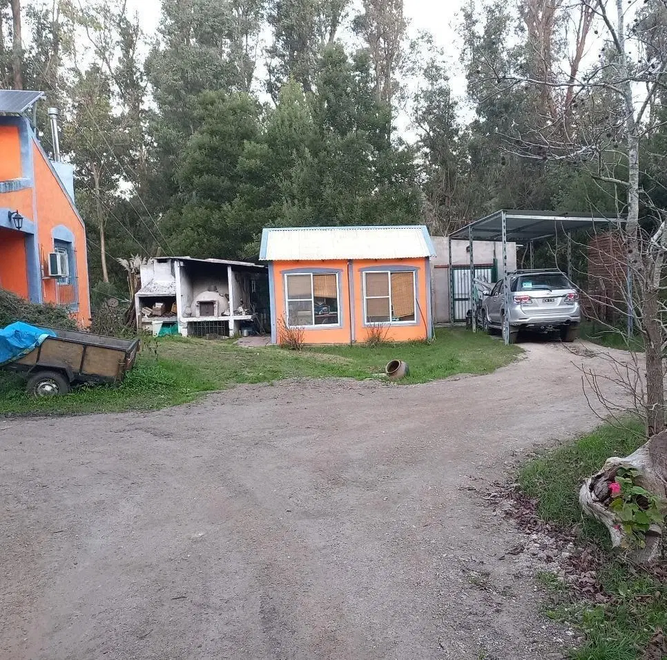 Casa en venta - 2 Dormitorios 2 Baños - Cocheras - 2.047Mts2 - Coronel Brandsen 2