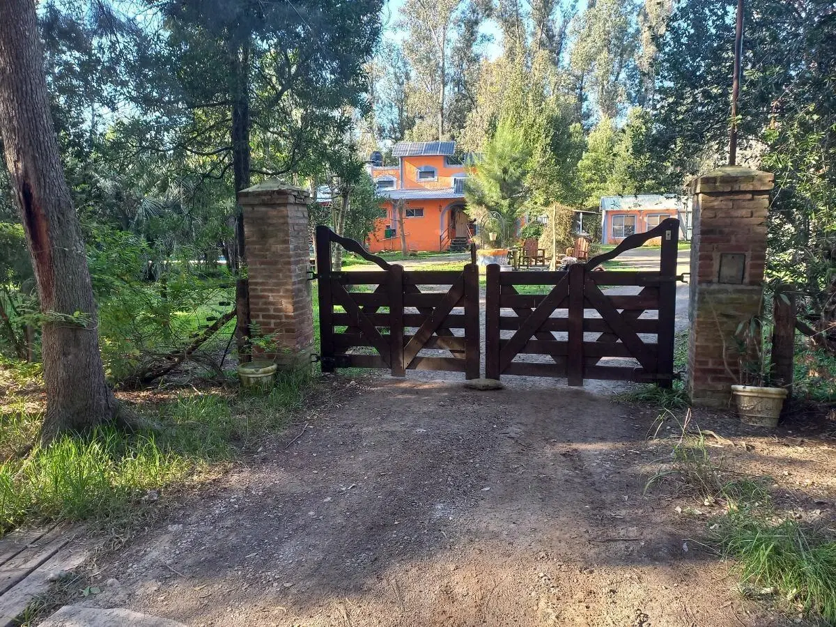 Casa en venta - 2 Dormitorios 2 Baños - Cocheras - 2.047Mts2 - Coronel Brandsen 3