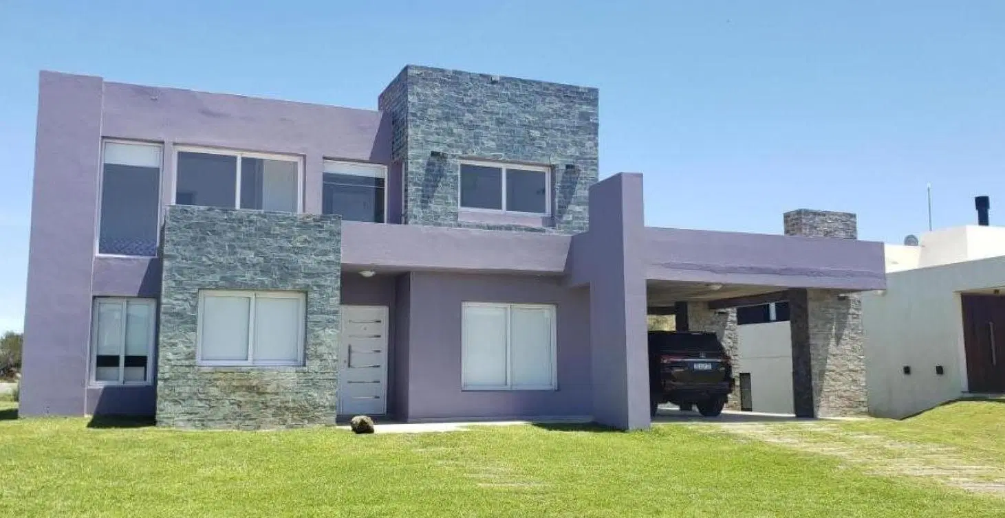 Casa en venta - 4 Dormitorios 4 Baños - Cochera - 230Mts2 - Pinamar 2