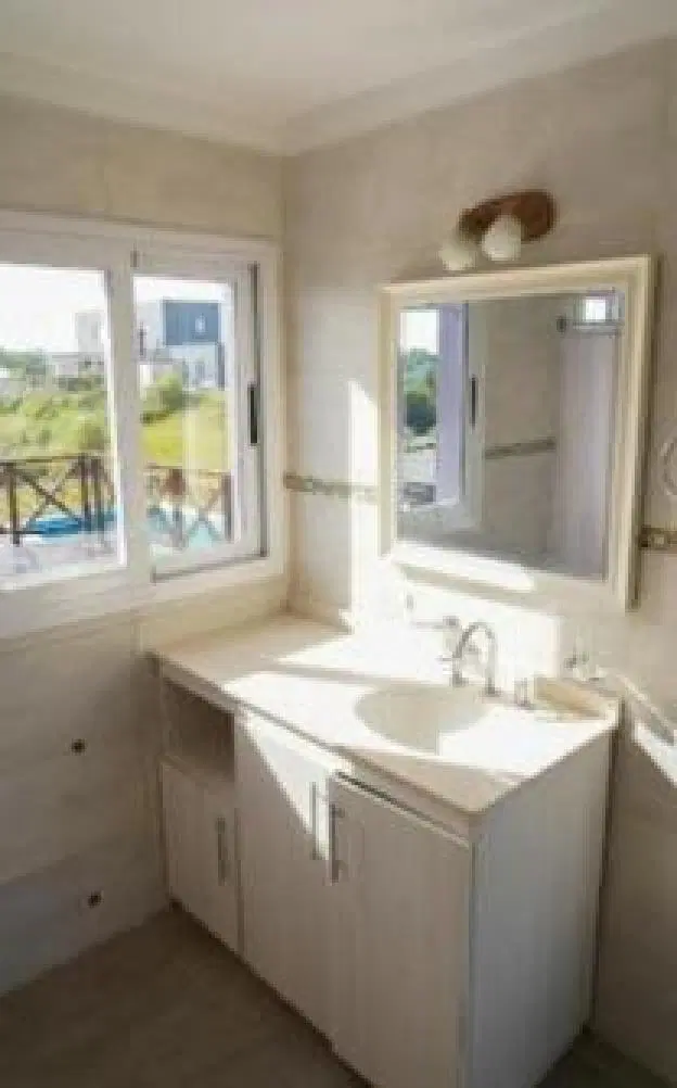 Casa en venta - 4 Dormitorios 4 Baños - Cochera - 230Mts2 - Pinamar 5