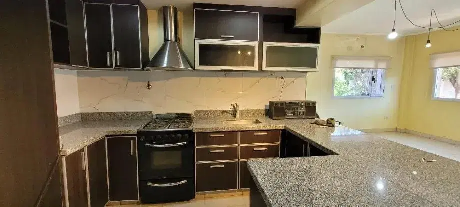 Casa en venta - 4 Dormitorios 2 Baños - Lujan 4