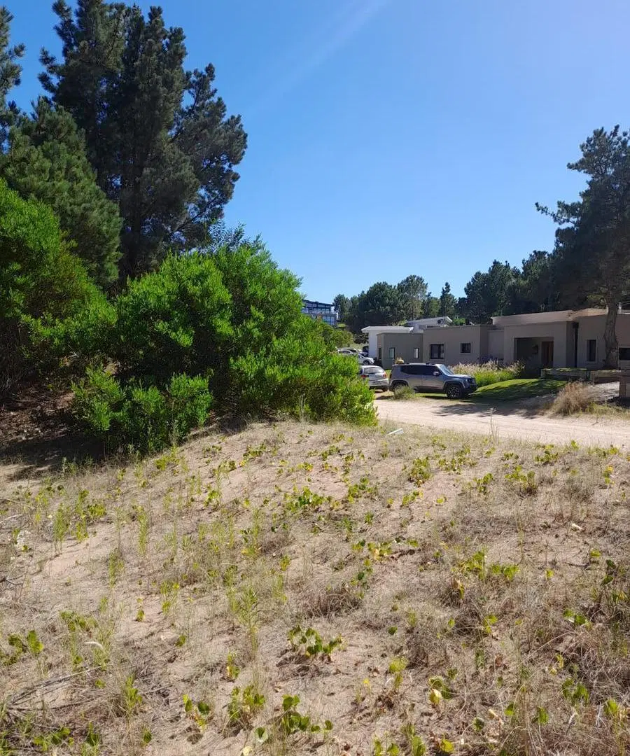 Terreno en venta - 900 mts2 - Ecuestre, Costa Esmeralda 4