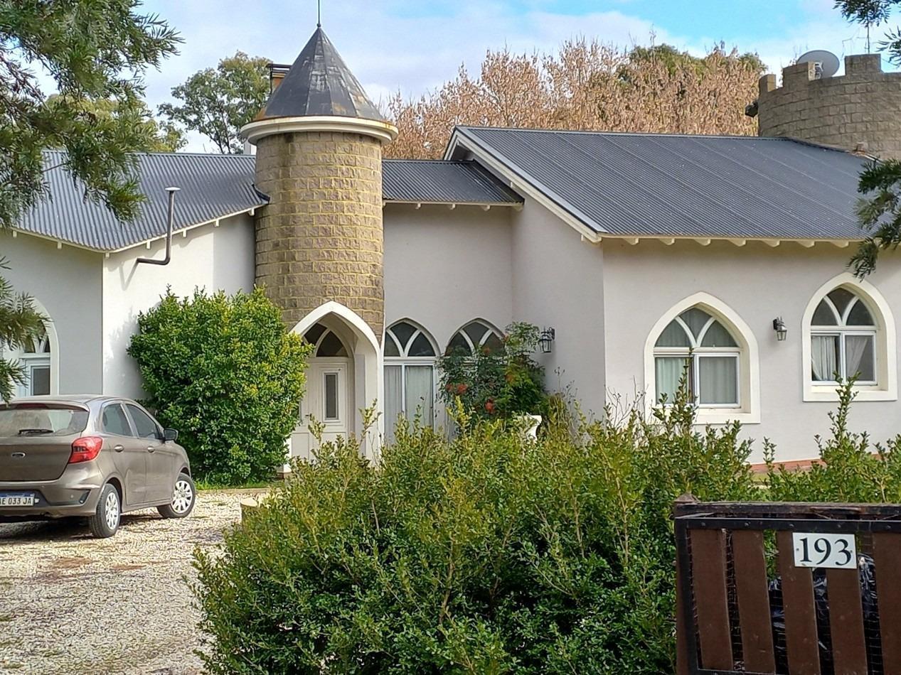 Casa en venta - 5 Dormitorios 3 Baños - Coronel Brandsen