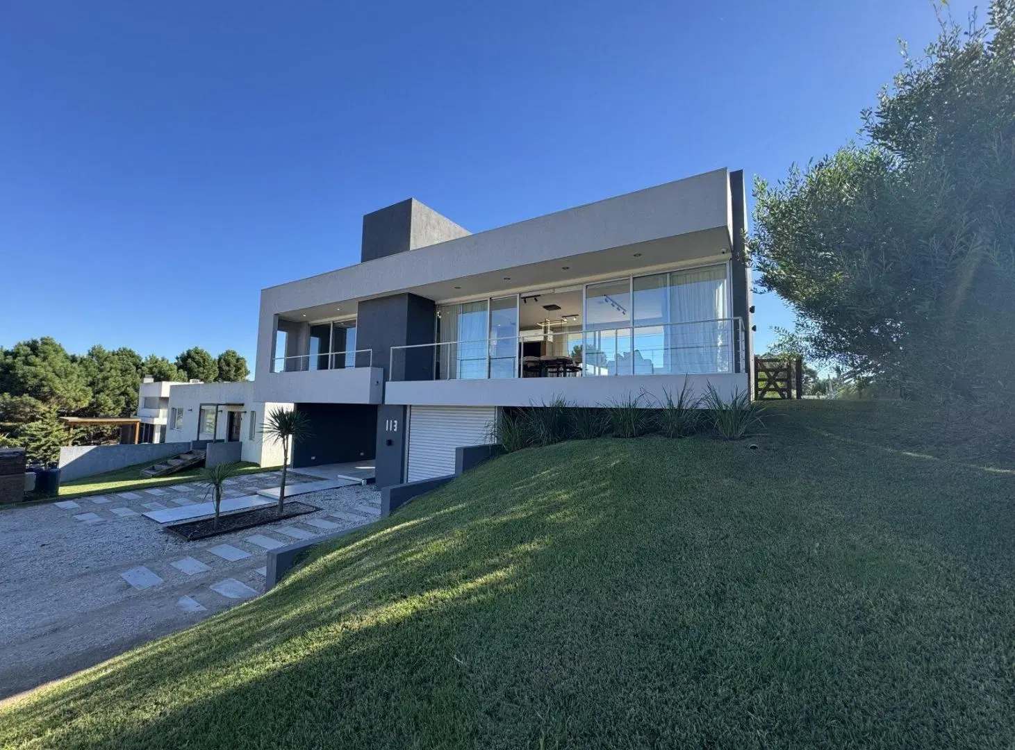Casa en venta - 4 Dormitorios 5 Baños - Deportivo I 2