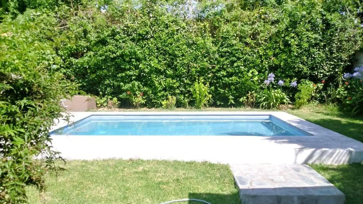 Casa en venta - 4 dormitorios 2 baños - Cocheras - 255mts2 - Gonnet, La Plata 2