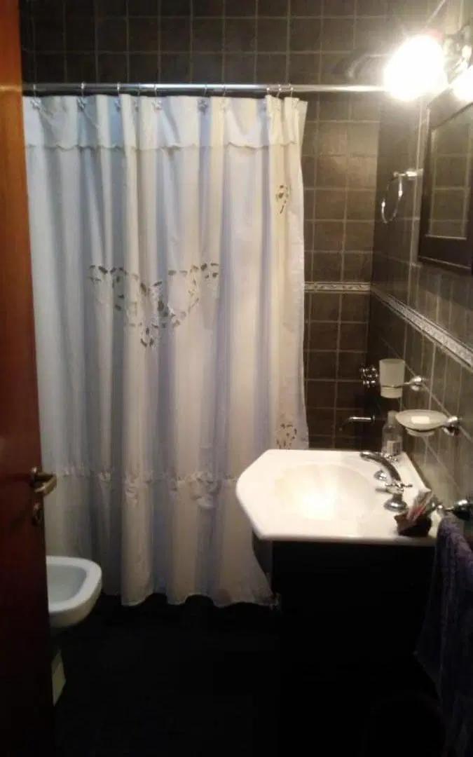 Casa en venta - 4 dormitorios 2 baños - Cocheras - 255mts2 - Gonnet, La Plata 1