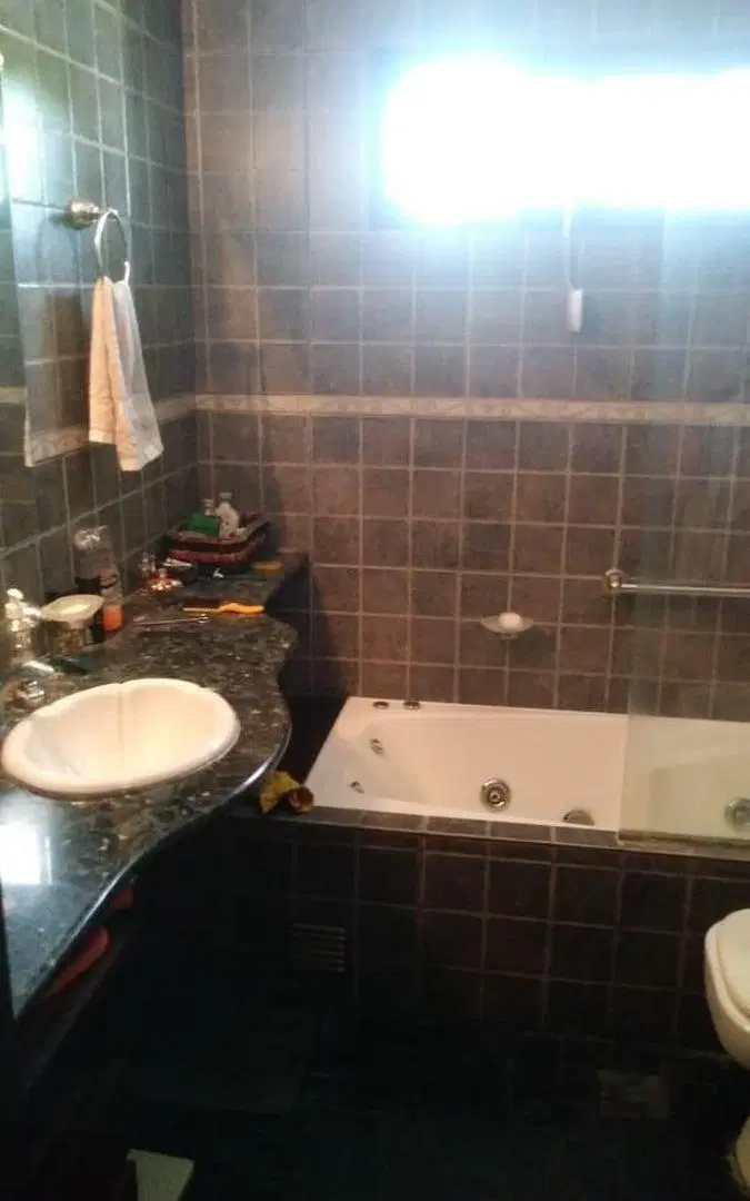 Casa en venta - 4 dormitorios 2 baños - Cocheras - 255mts2 - Gonnet, La Plata 3