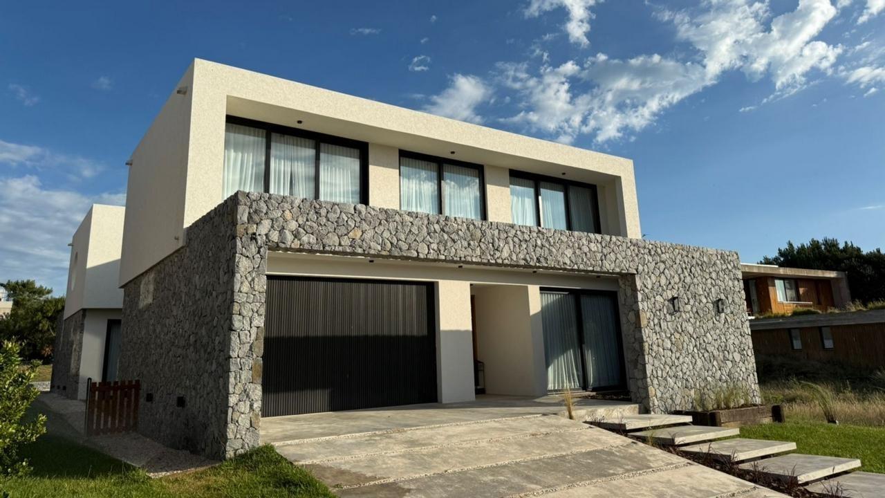 Casa en venta - 5 Dormitorios 7 Baños - Marítimo I