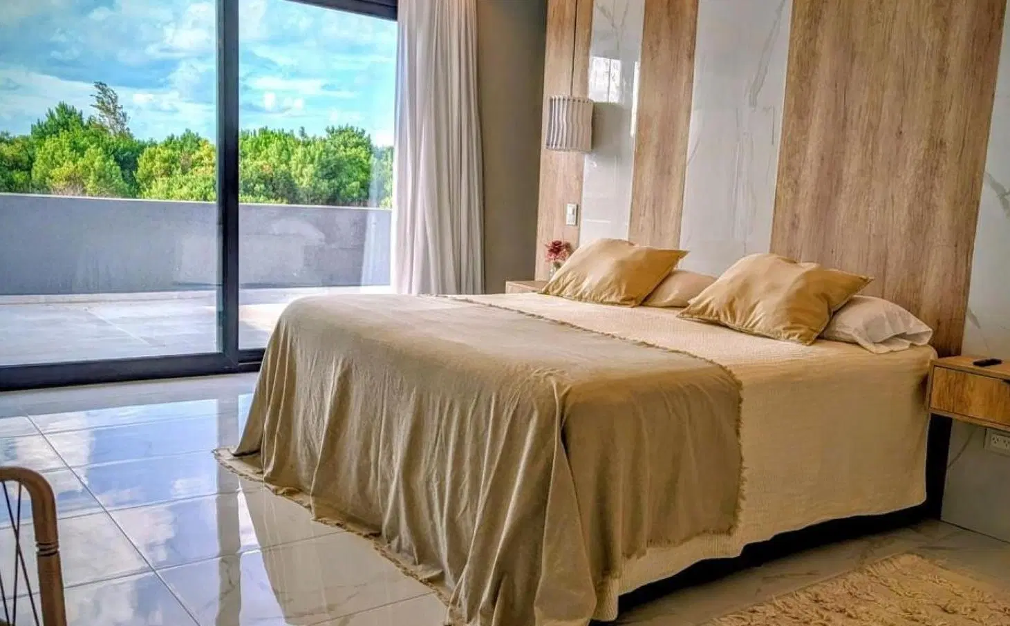 Casa en venta - 5 Dormitorios 4 Baños - Golf 2 5