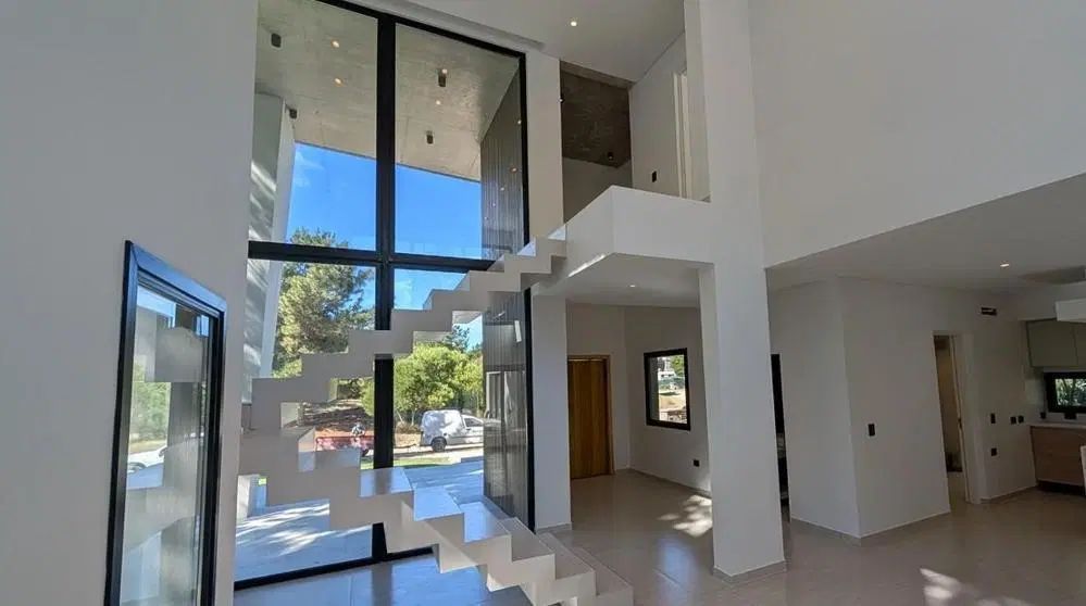 Casa en venta - 4 Dormitorios 5 Baños - Residencial I 4