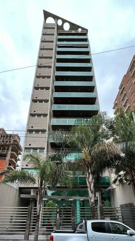 Departamento en venta - 3 Dormitorios 3 Baños - Cochera - 140Mts2 - Quilmes 2