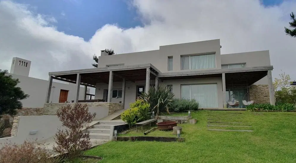 Casa en venta - 5 Dormitorios 7 Baños - Golf 1 2