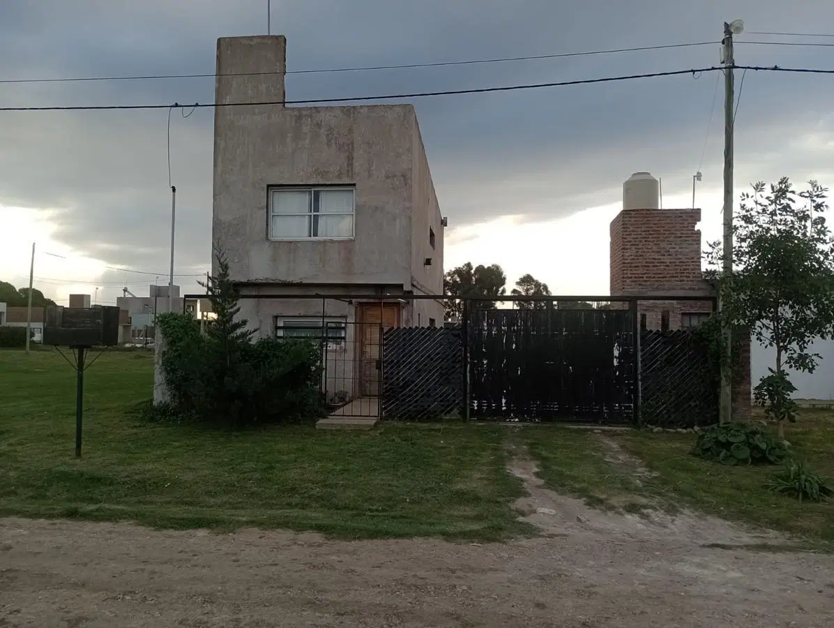 Casa en venta - 2 Dormitorios 1 Baño 1 Cochera - 300Mts2 - Necochea 4