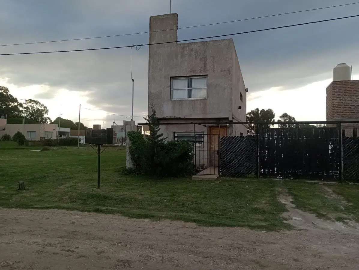 Casa en venta - 2 Dormitorios 1 Baño 1 Cochera - 300Mts2 - Necochea 3