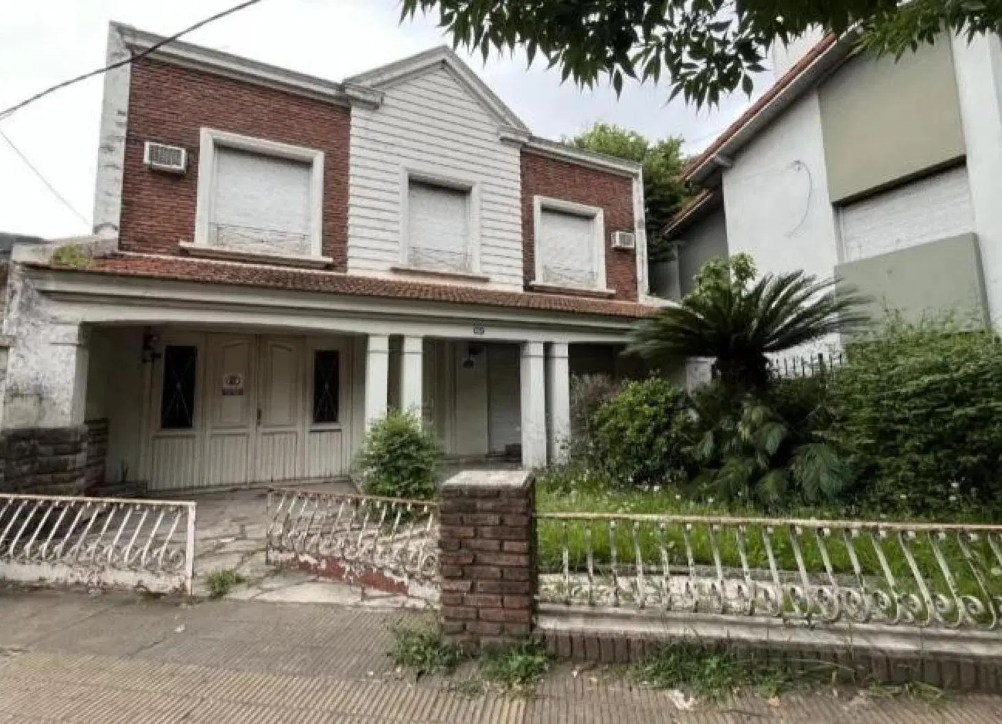 Casa en venta - 3 Dormitorios 2 Baños - 260Mts2 - Ramos Mejía 2