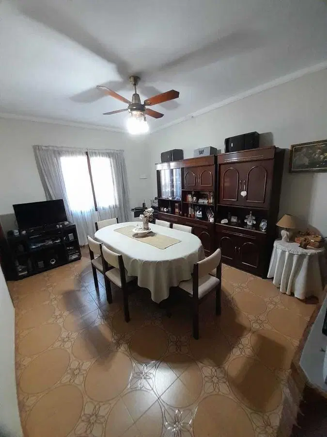 Casa en venta - 3 Dormitorios 2 Baños 2 Cocheras - 220Mts2 - San Justo, La Matanza 2