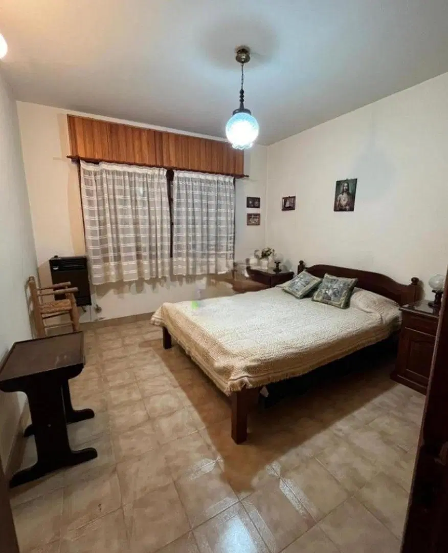 Casa en venta - 4 Dormitorios 3 Baños - Cocheras - 350Mts2 - Villa Gesell 5