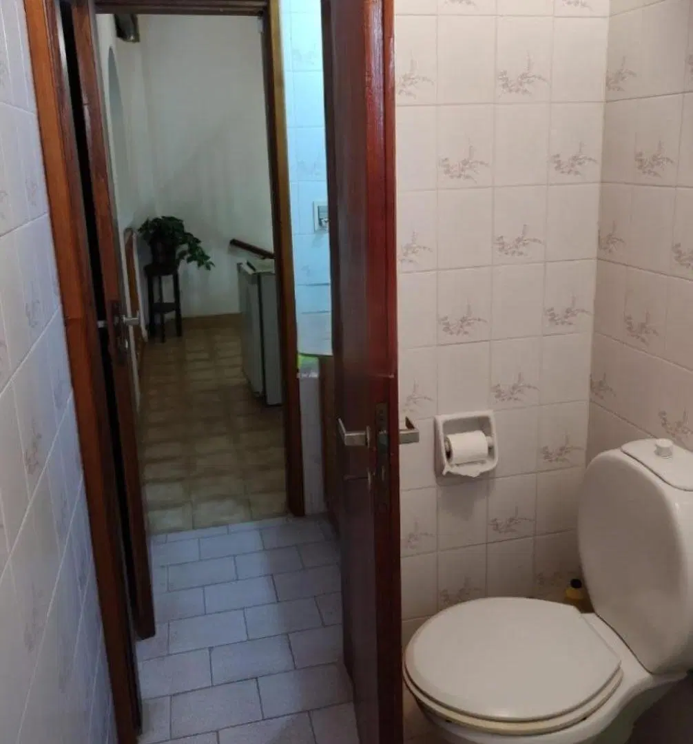 Casa en venta - 4 Dormitorios 3 Baños - Cocheras - 350Mts2 - Villa Gesell 2