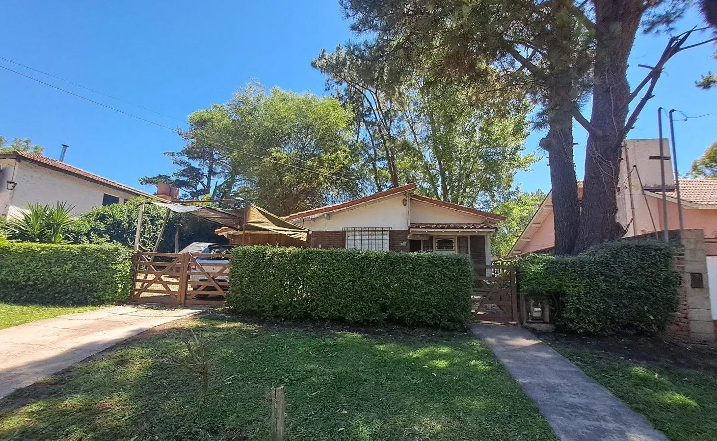 Casa en venta - 2 Dormitorios 1 Baño - 688mts2 - Villa Gesell 2