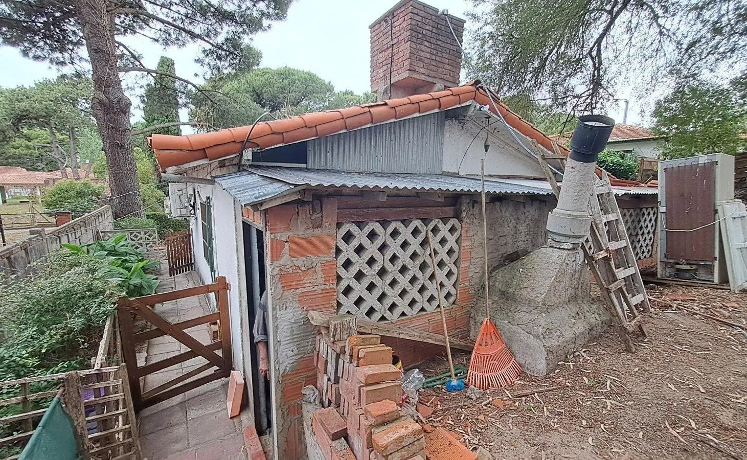 Casa en venta - 2 Dormitorios 1 Baño - 688mts2 - Villa Gesell 4