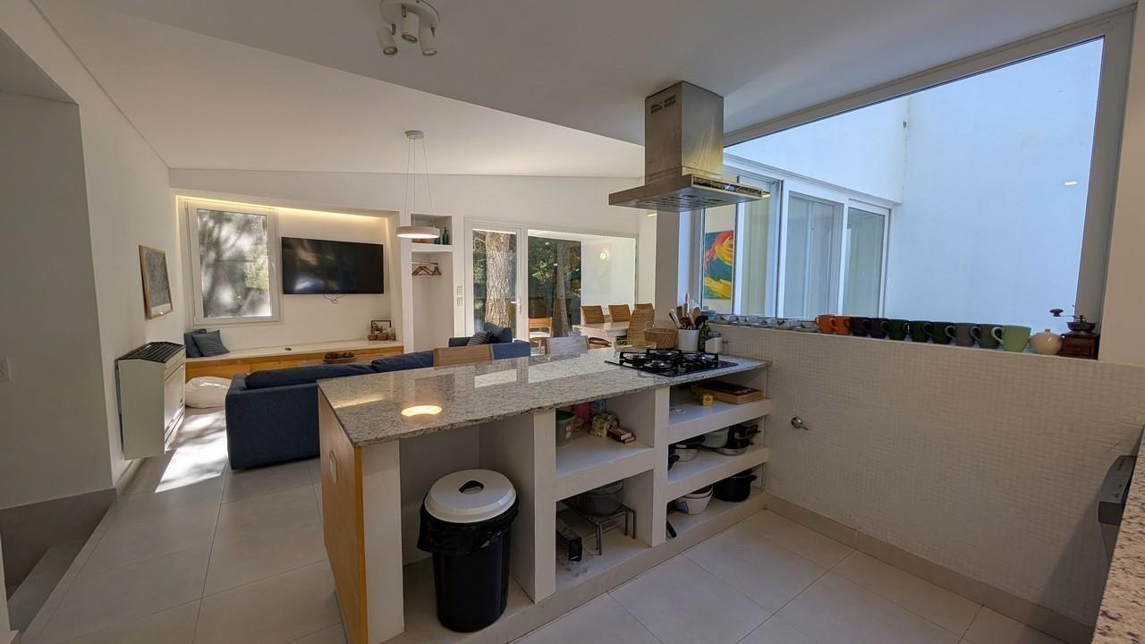 Foto de Casa en venta - 4 Dormitorios 2 Baños - Barrio Bosque, imagen 5