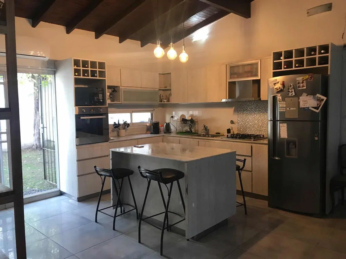 Casa en venta - 2 Dormitorios 1 Baño - 97Mts2 - Ituzaingó 2