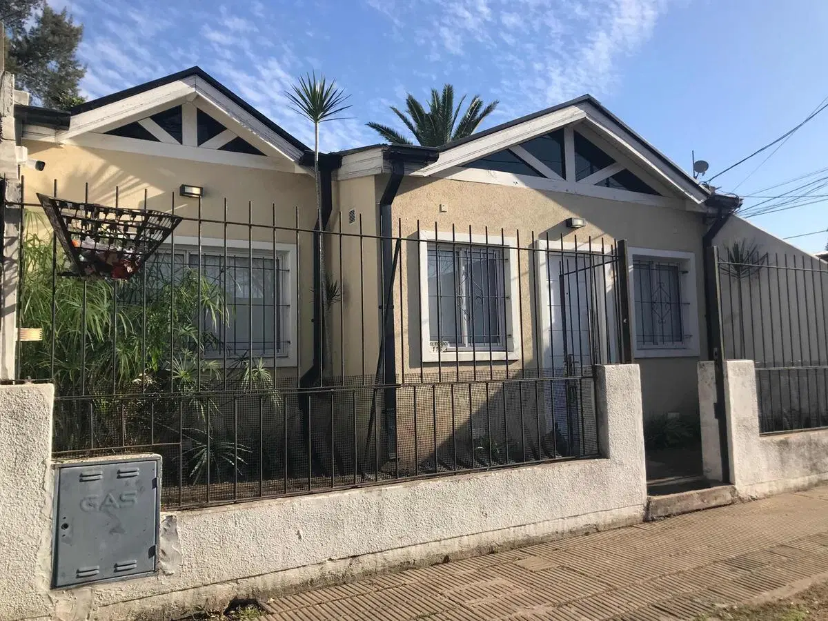 Casa en venta - 2 Dormitorios 1 Baño - 97Mts2 - Ituzaingó 1