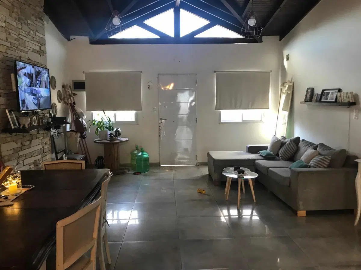 Casa en venta - 2 Dormitorios 1 Baño - 97Mts2 - Ituzaingó 5