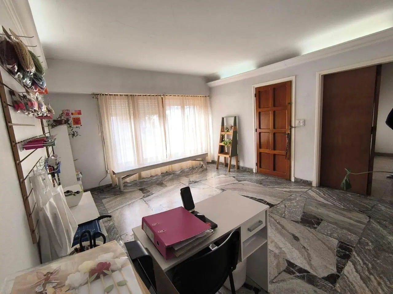Casa en venta - 3 Dormitorios 3 Baños - Cochera - 150Mts2 - Lobos 5