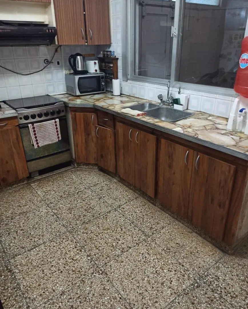Casa en venta - 3 Dormitorios 3 Baños - Cochera - 150Mts2 - Lobos 4