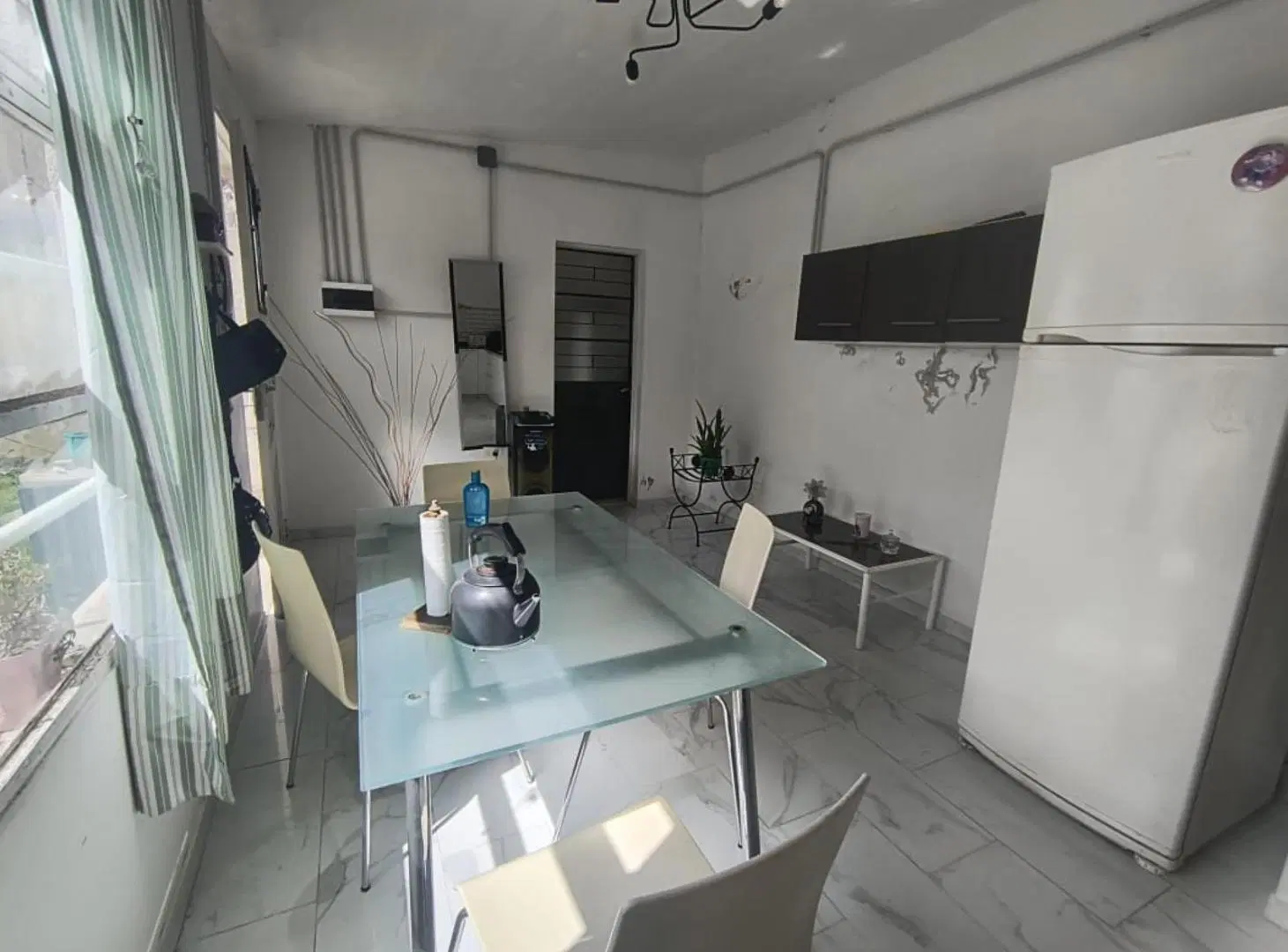 Casa en venta - 4 Dormitorios 1 Baño - Local - Etcheverry 5