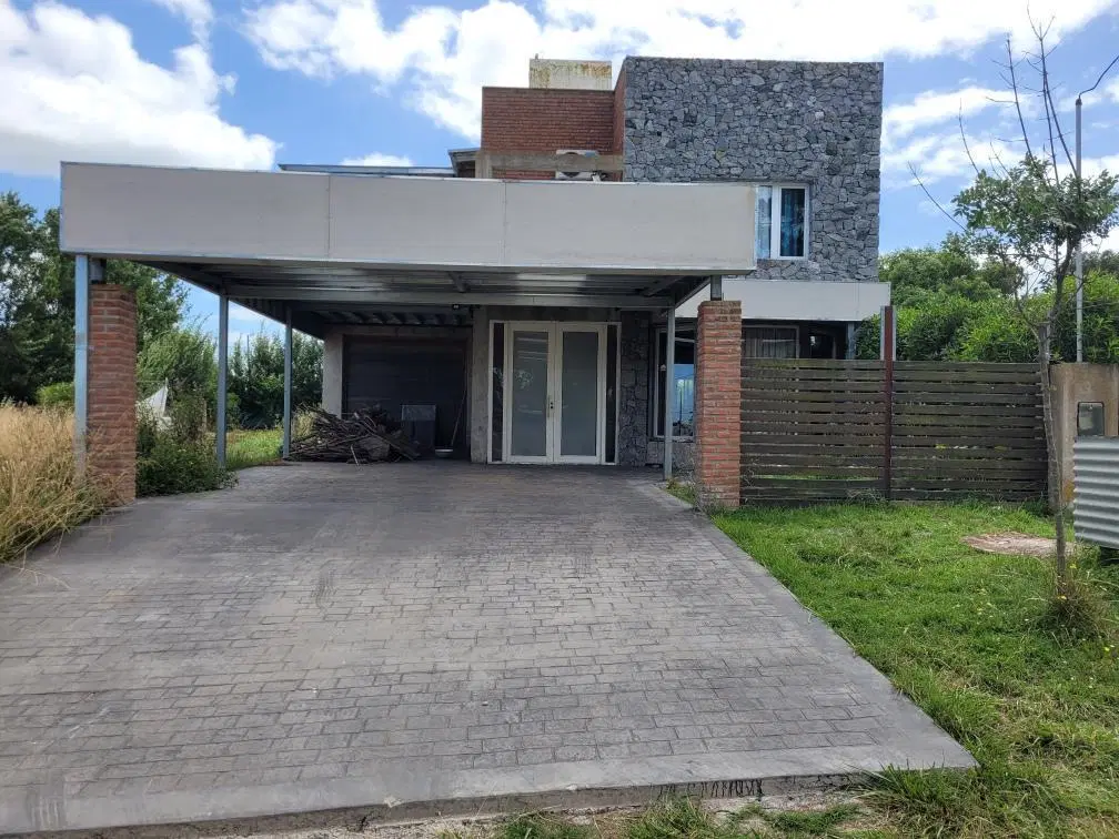 Casa en venta - 3 Dormitorios 2 Baños - Cocheras - 360Mts2 - Chapadmalal, General Pueyrredón 1