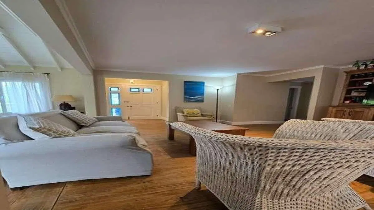 Casa en venta - 4 Dormitorios 2 Baños - Cariló 8