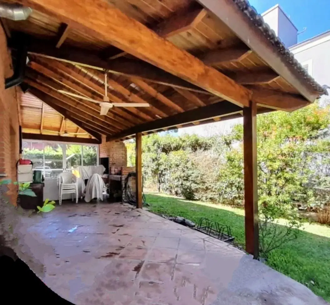 Casa en venta - 3 Dormitorios 3 Baños - Cocheras - 660Mts2 - Moreno 4