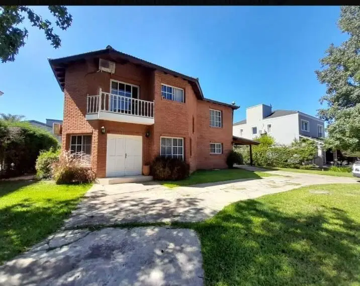 Casa en venta - 3 Dormitorios 3 Baños - Cocheras - 660Mts2 - Moreno 3