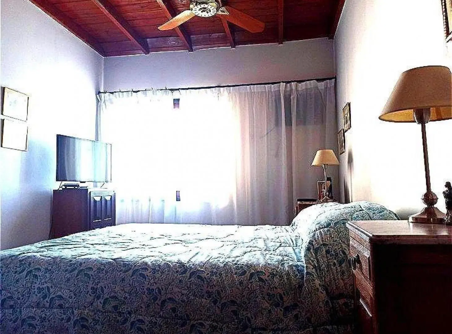 Casa en venta - 4 Dormitorios 3 Baños - Morón 5