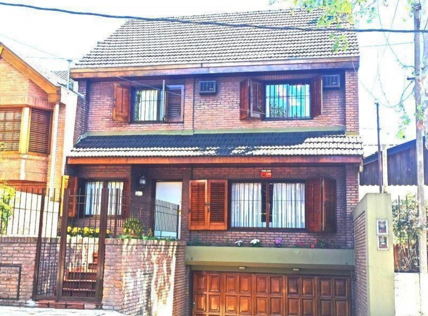 Casa en venta - 4 Dormitorios 3 Baños - Morón