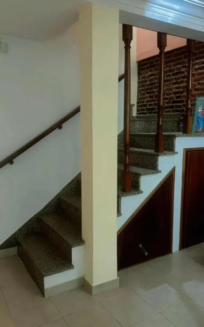 Casa en venta - 3 Dormitorios 3 Baños - Brandsen 8