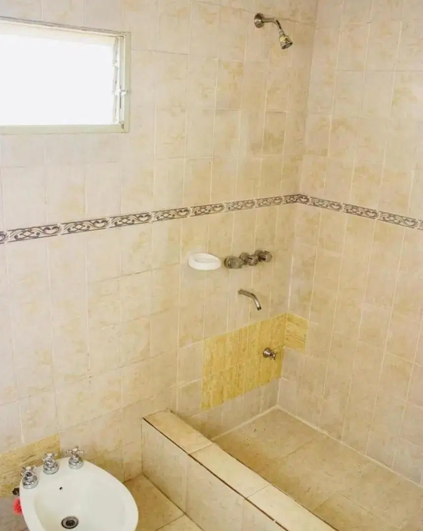 Casa Multifamiliar en venta - 7 Dormitorios 3 Baños - San Miguel 2