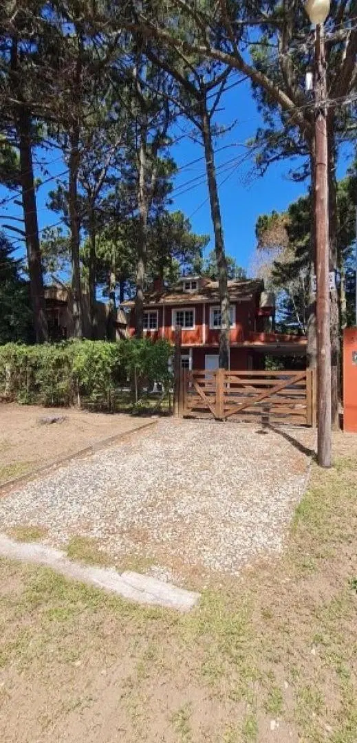 Casa en venta - 3 Dormitorios 2 Baños - Costa del Este 3