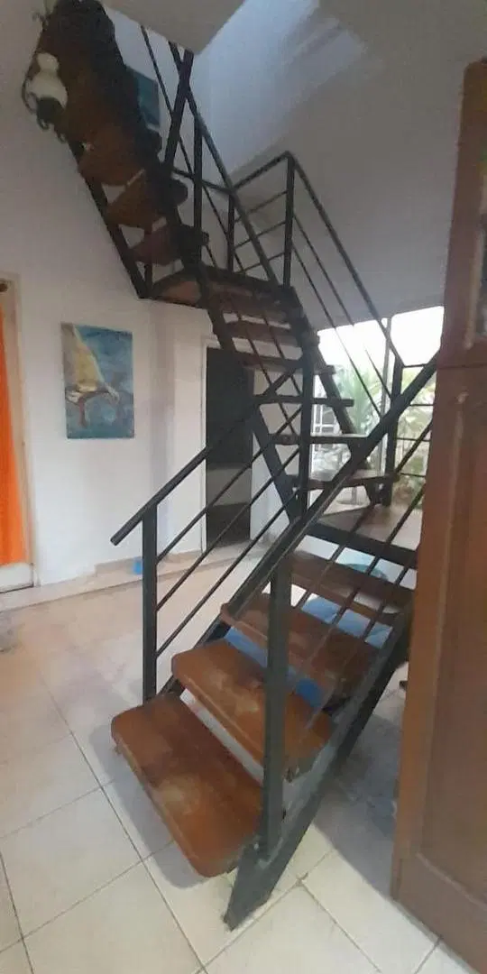 Casa en venta - 4 Dormitorios 3 Baños - Ringuelet 4