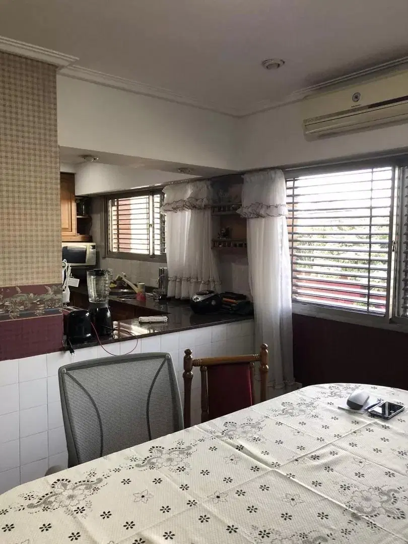 Casa en venta - 4 Dormitorios 5 Baños - Cochera - 250Mts2 - Lomas de Zamora 2