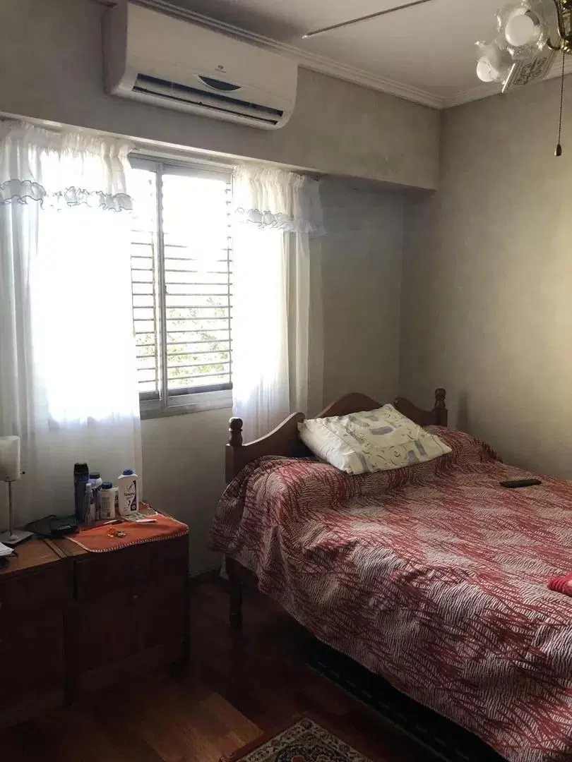 Casa en venta - 4 Dormitorios 5 Baños - Cochera - 250Mts2 - Lomas de Zamora 4