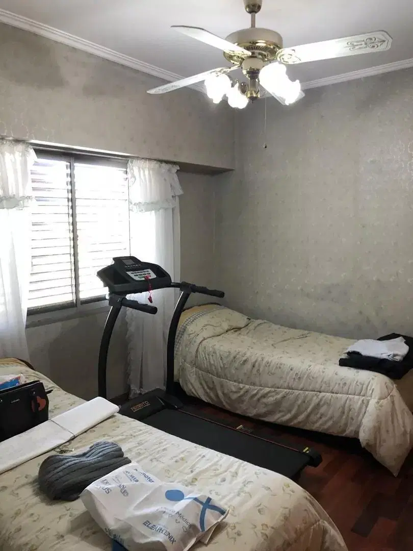 Casa en venta - 4 Dormitorios 5 Baños - Cochera - 250Mts2 - Lomas de Zamora 3
