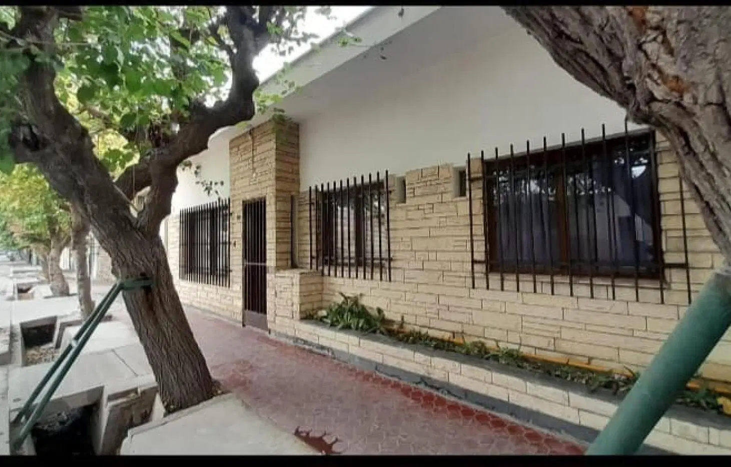 Casa en venta - 3 Dormitorios 1 Baño - 250Mts2 - Guaymallén 2