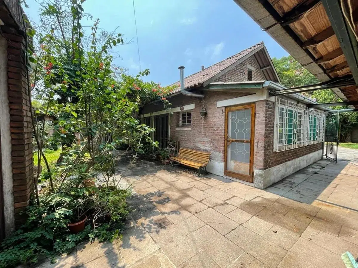 Casa en venta - 3 Dormitorios 2 Baños - Cocheras - 600Mts2 - San Miguel 2