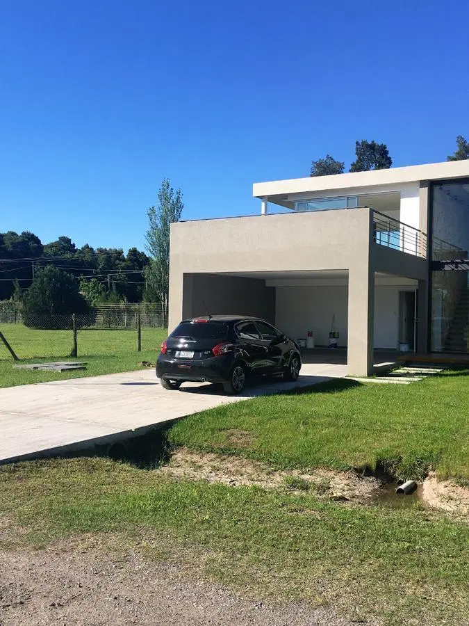 Casa en venta - 4 dormitorios 2 baños - 290mts2 - La Cándida - Berazategui 5